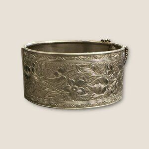 Vintage Antique Silver Floral Engraved Hinged Bangle Bracelet